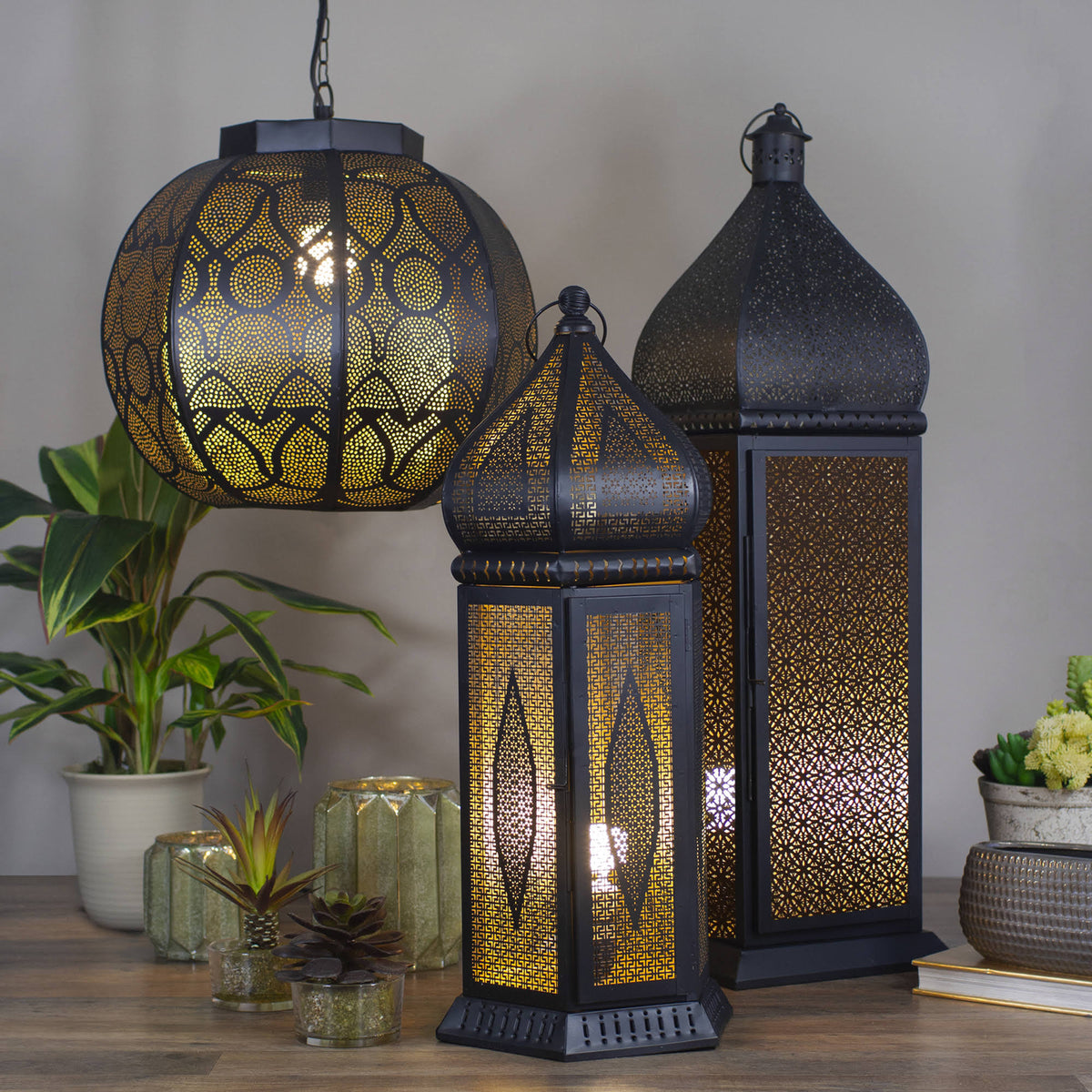 Black and Gold Table Lantern Lamp Q926255