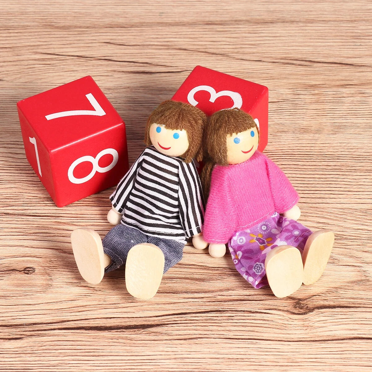 7 Pieces Wooden Dollhouse Family Set Mini People Figures L59976