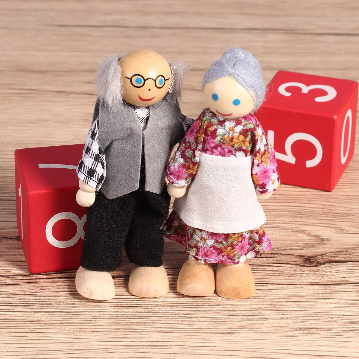7 Pieces Wooden Dollhouse Family Set Mini People Figures L59976